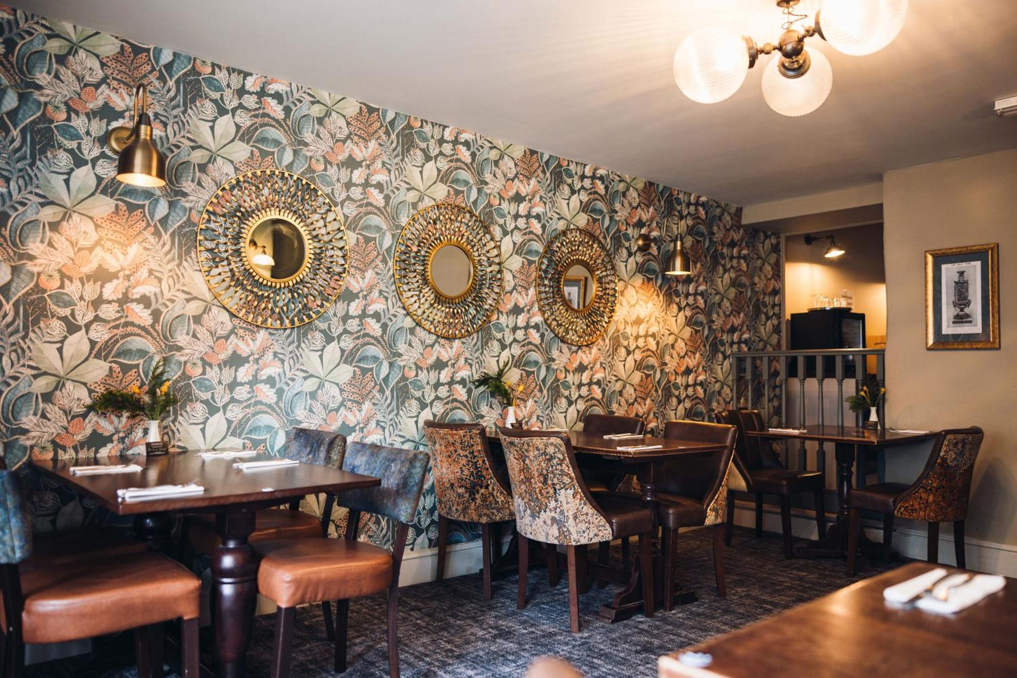 White Lion Royal Hotel 발라 외부 사진