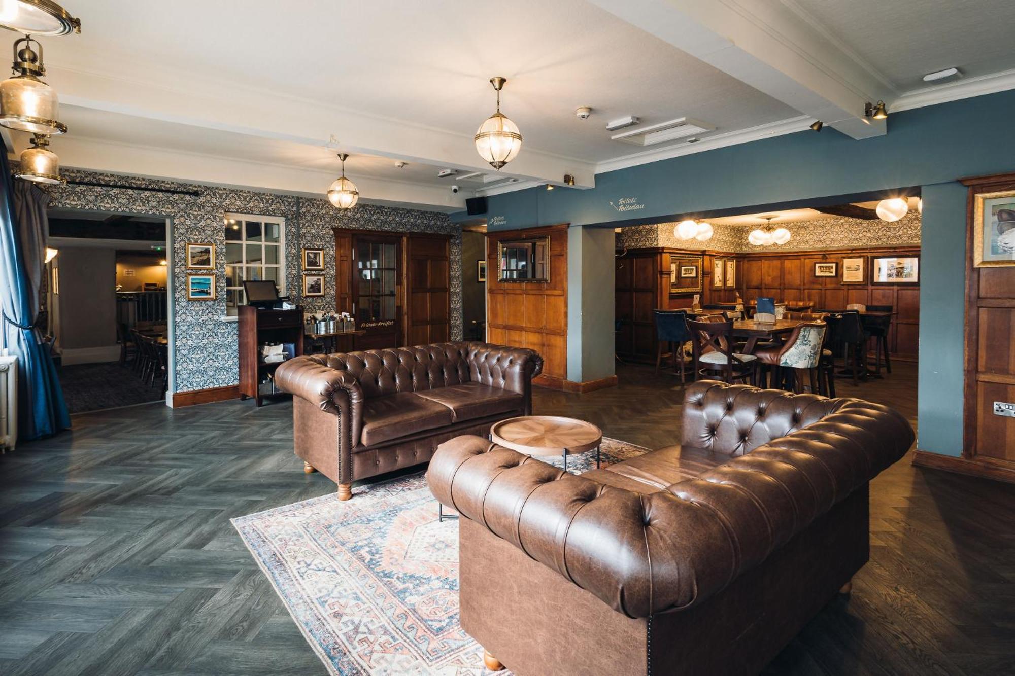 White Lion Royal Hotel 발라 외부 사진