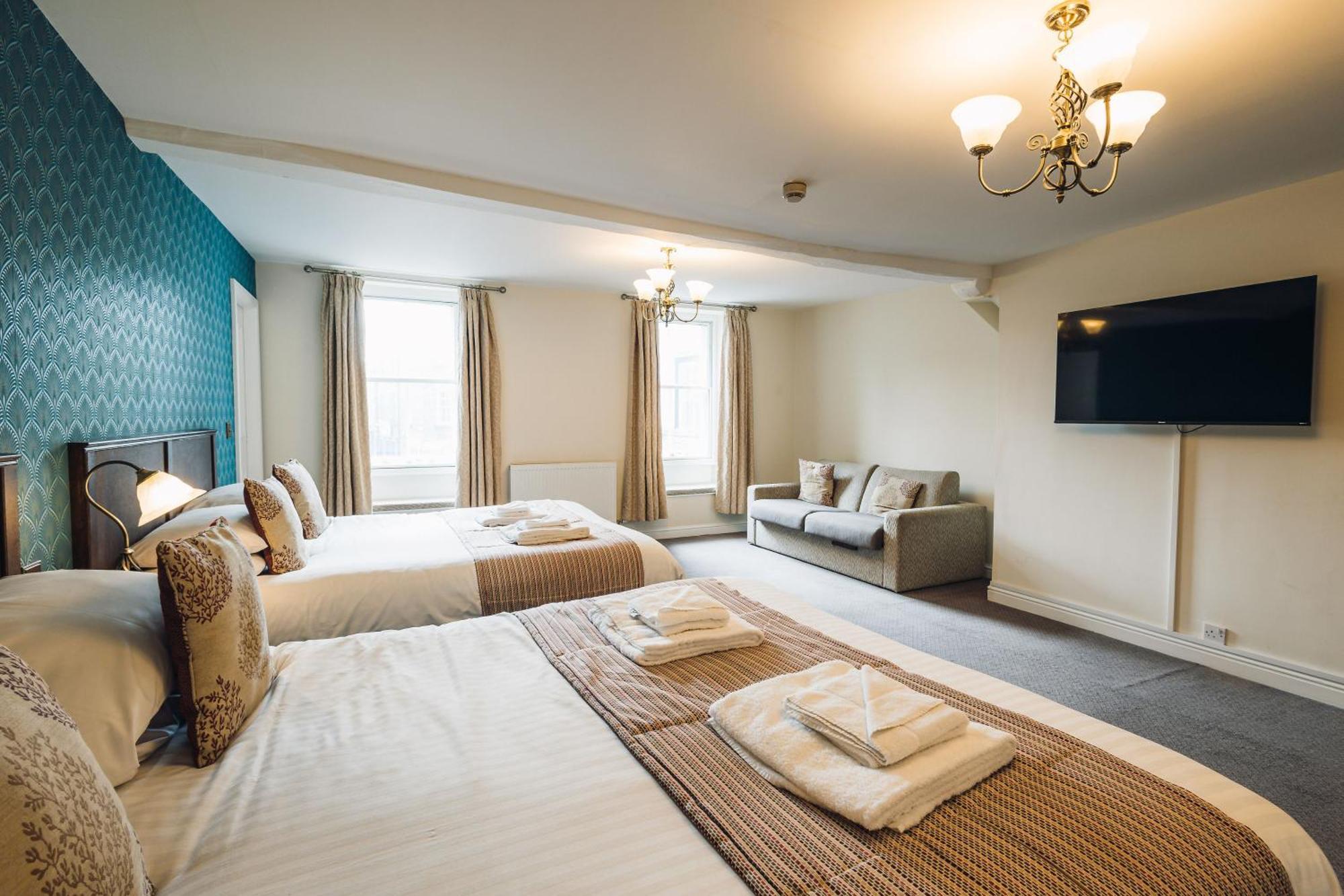 White Lion Royal Hotel 발라 외부 사진