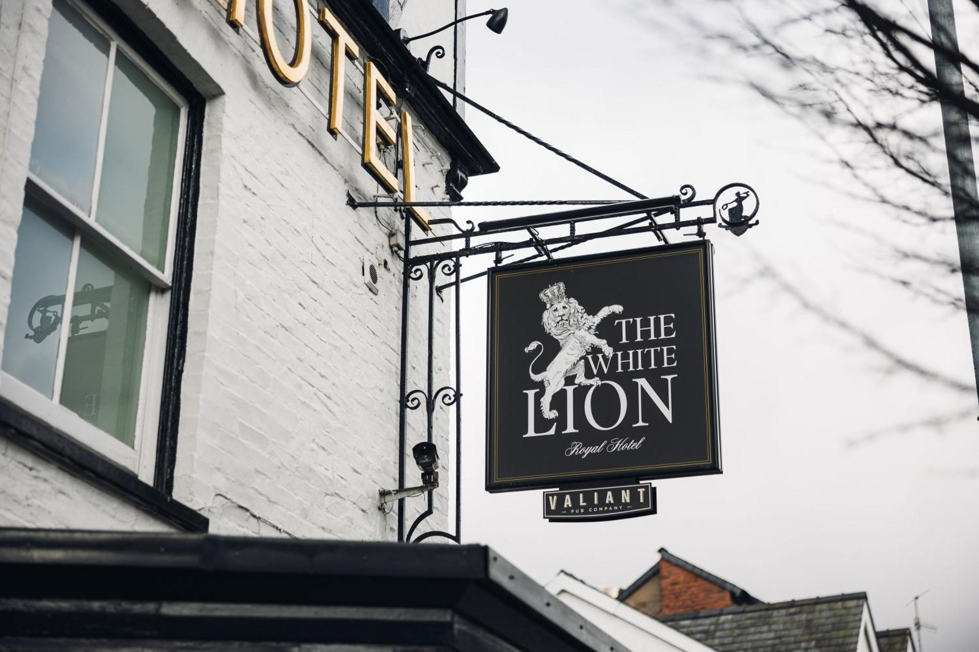 White Lion Royal Hotel 발라 외부 사진