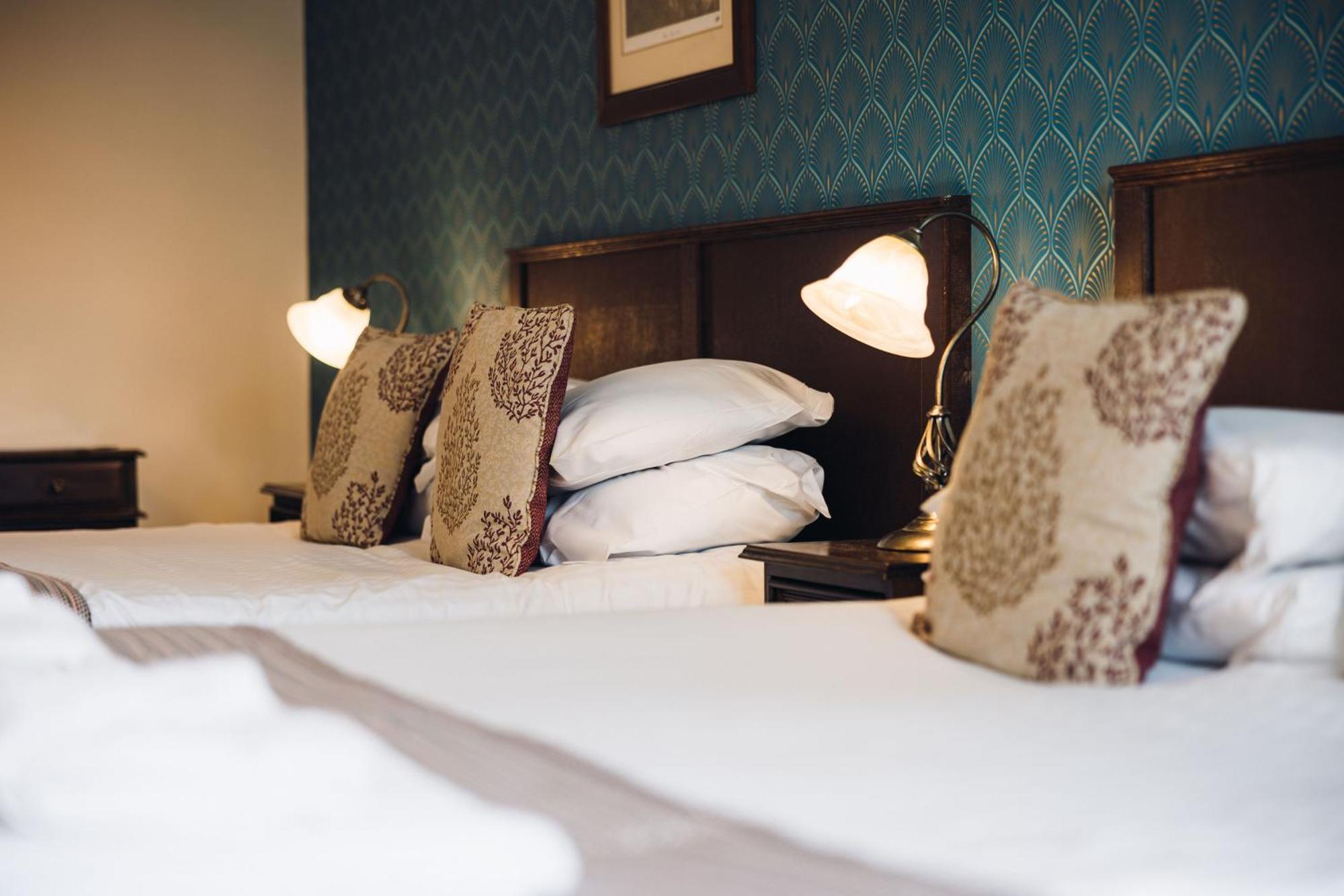 White Lion Royal Hotel 발라 외부 사진